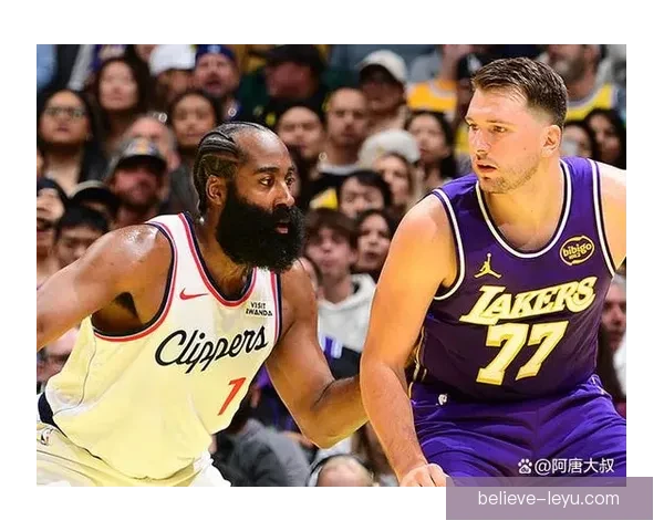 NBA焦点战再起波澜巨星对决引爆季后赛格局悬念东西部强队角力