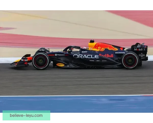 F1赛季最新动态：红牛车队继续主导，梅赛德斯与法拉利激烈追逐