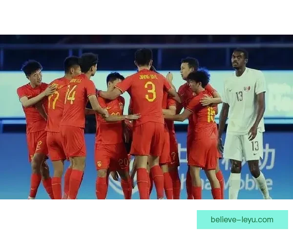 中国足球队迎战强敌，备战世界杯预选赛全力以赴