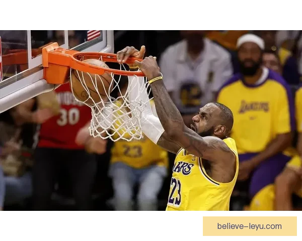 湖人詹姆斯关键时刻逆转比赛带队重返胜利轨道