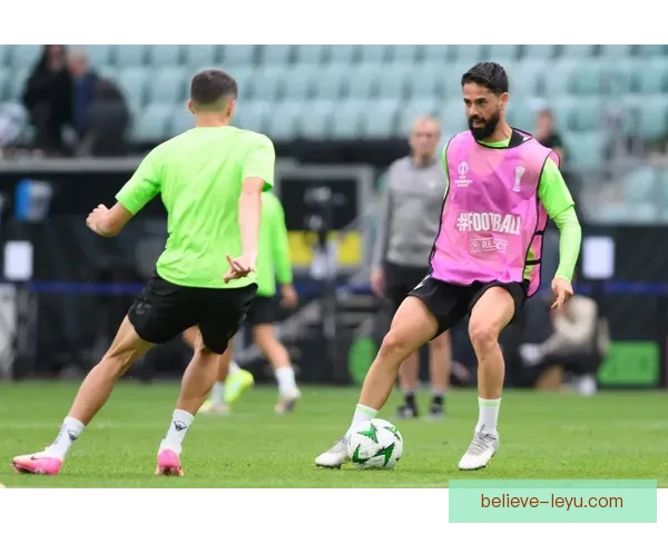 皇家贝蒂斯最新动态：球队备战新赛季阵容调整与关键球员表现分析