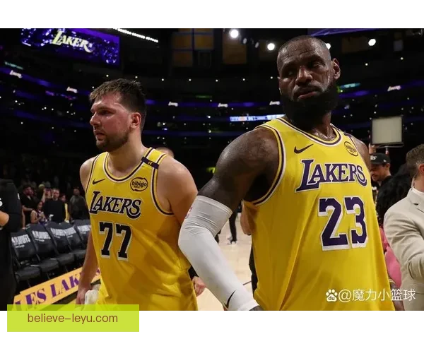 NBA最新动态：詹姆斯再创历史纪录 湖人全力争夺季后赛席位