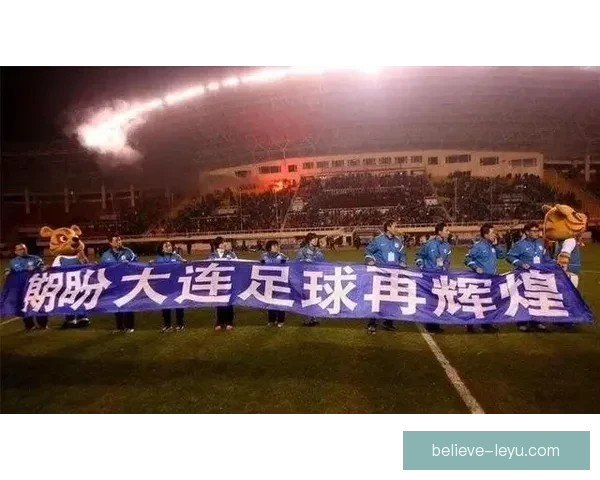 以里昂俱乐部发展历程与辉煌战绩解析欧洲足坛传统劲旅的崛起与未来展望